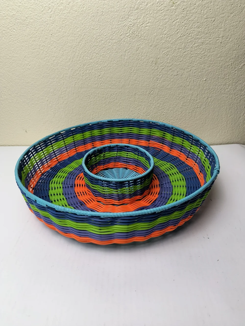 Vintage Boston Warehouse Woven Plastic Multi Appetizer Serving Tray Ship & Dip